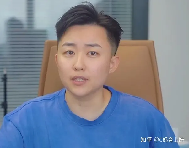 30岁未婚女模特买精生下混血三胞胎，做第二个叶海洋，两人底气相同（叶海洋5国混血）