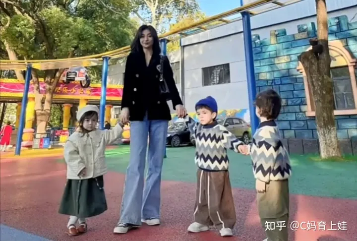 30岁未婚女模特买精生下混血三胞胎，做第二个叶海洋，两人底气相同（叶海洋5国混血）