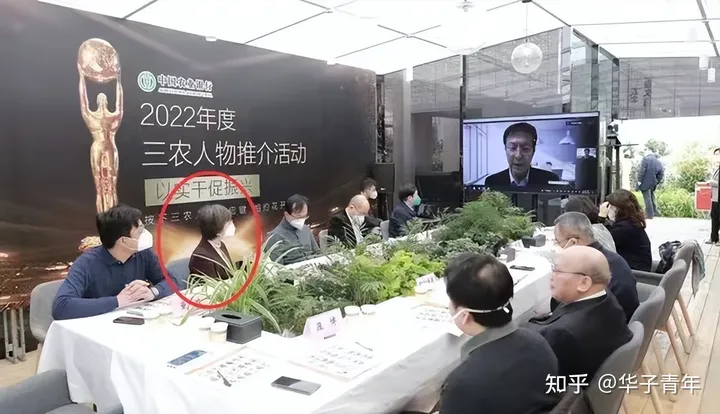 淡出《新闻联播》7个月的海霞，近照白发明显，主播岗或将再上新-央视新闻联播海霞简介