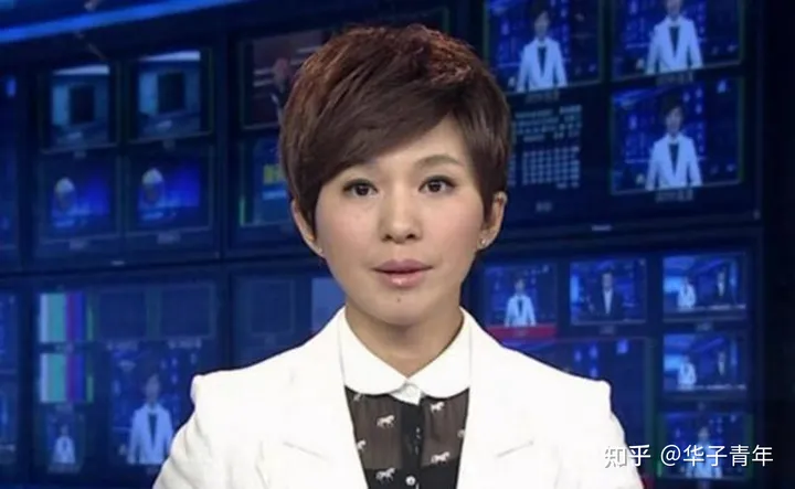 淡出《新闻联播》7个月的海霞，近照白发明显，主播岗或将再上新-央视新闻联播海霞简介