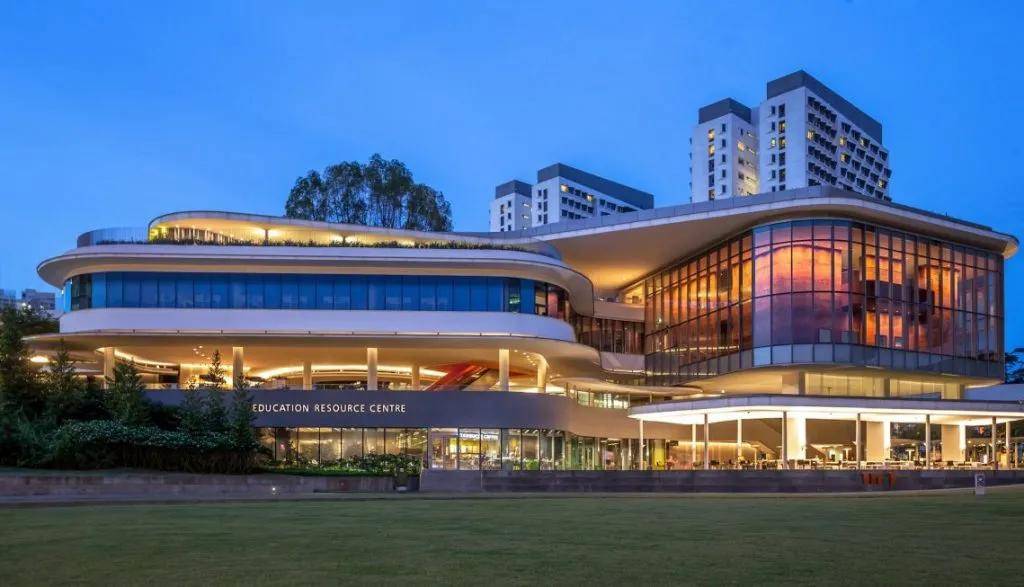 又一央视知名主持人辞职！染满头金发赴国外求学，化欧美妆大变样-央视主持人集体辞职
