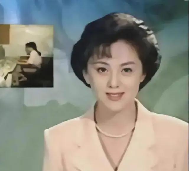 海霞不再担任《新闻联播》主持人，升职了，老公是清华大学的教授-海霞主持的新闻联播