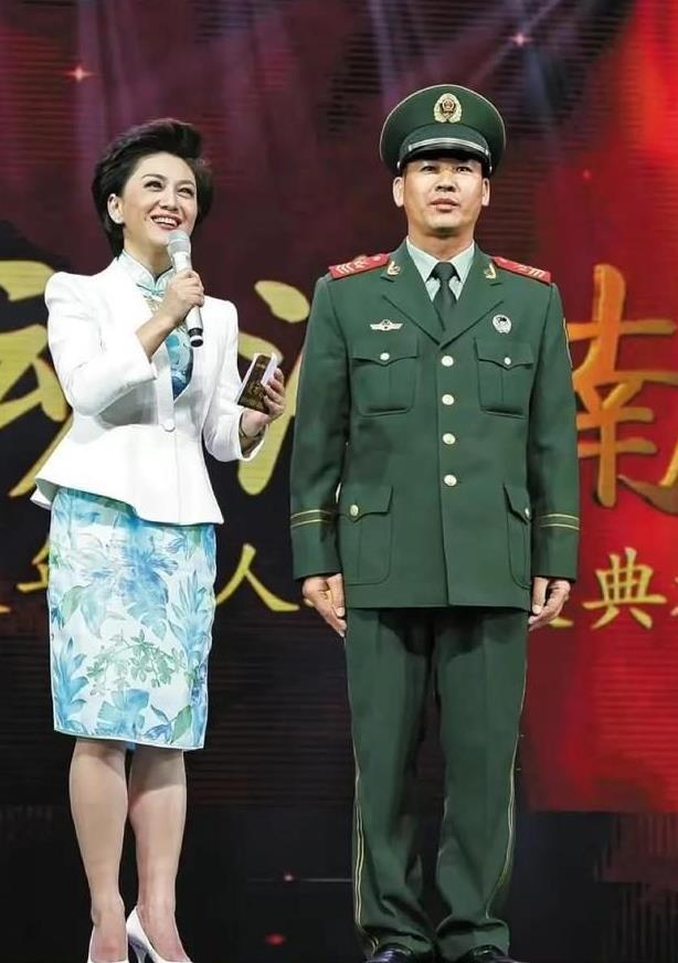 海霞不再担任央视主持人，关注到全身照才发现原来个头挺矮-央视主持人海霞多大年龄啦