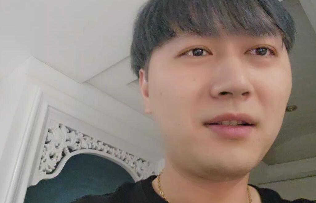谁才是真正的户外一哥？童锦程VS小酷，虎牙直播大战（虎牙主播童锦程收入）