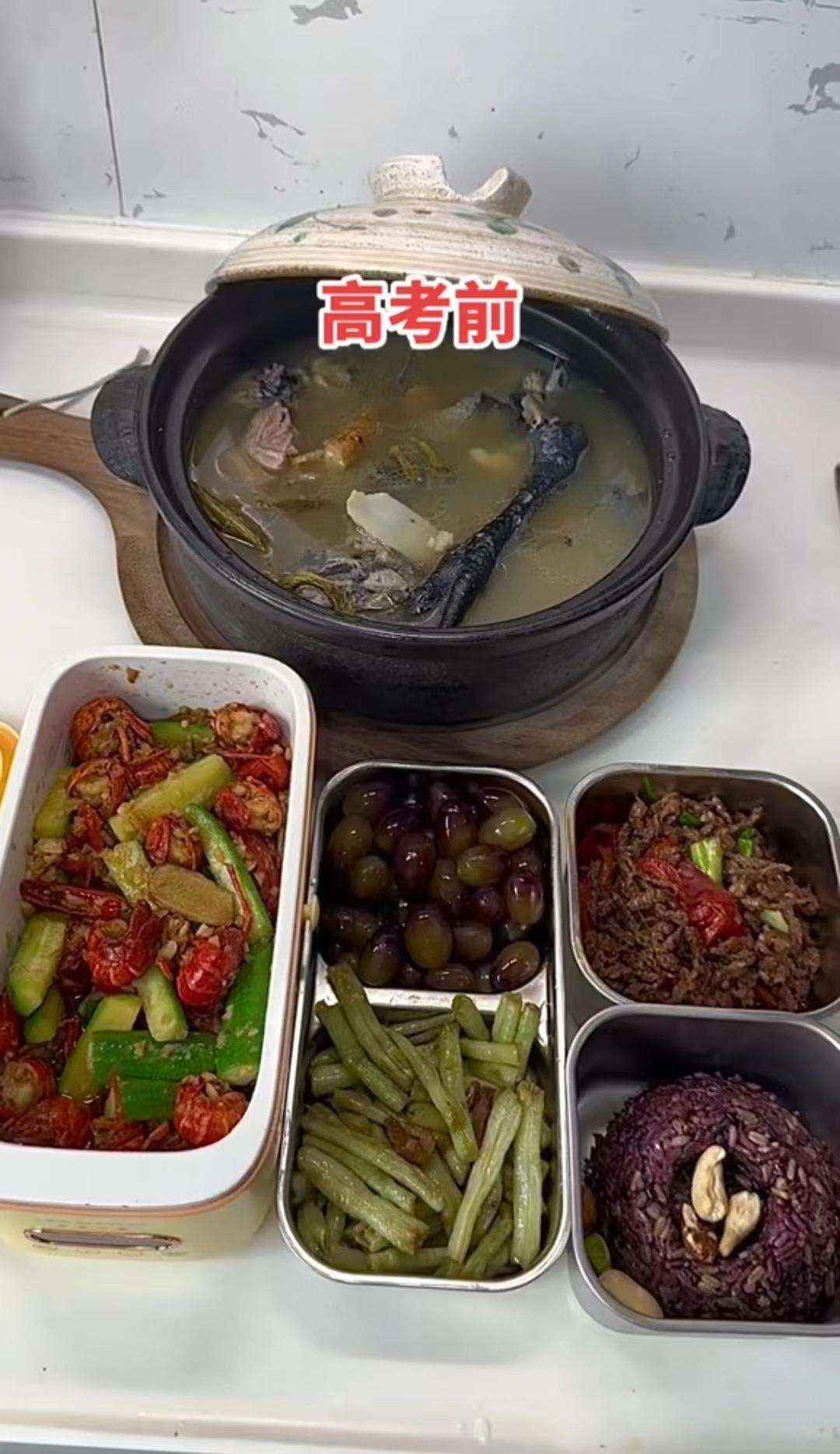 高考前四菜一汤，高考后黄瓜蘸酱，饭菜反差大，考生家庭地位不保-黄瓜蘸的酱是哪种酱做的
