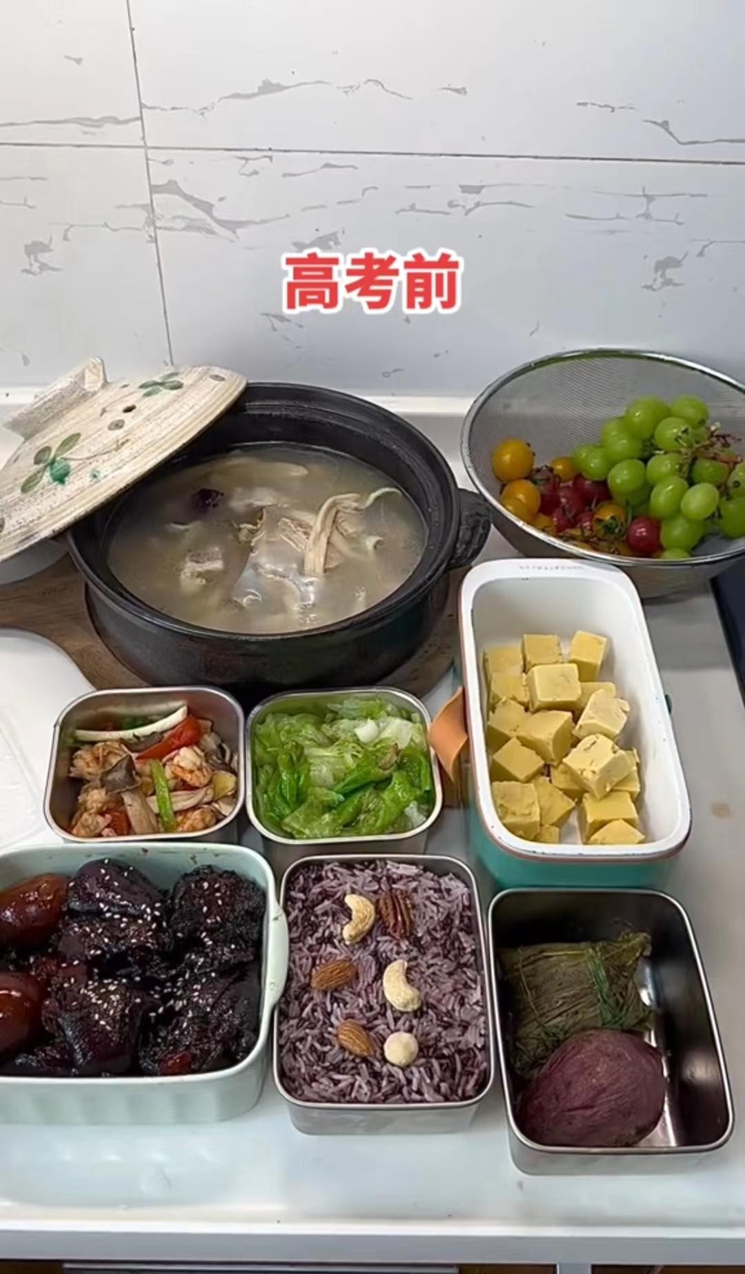 高考前四菜一汤，高考后黄瓜蘸酱，饭菜反差大，考生家庭地位不保-黄瓜蘸的酱是哪种酱做的