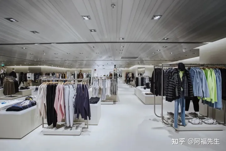 UR——力不众心的社交品牌