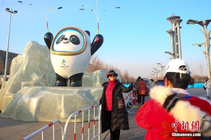 从“盼盼”到“冰墩墩”，大熊猫为什么是世界公认的中国形象“代言人”？（大熊猫为何视为中国的国宝）