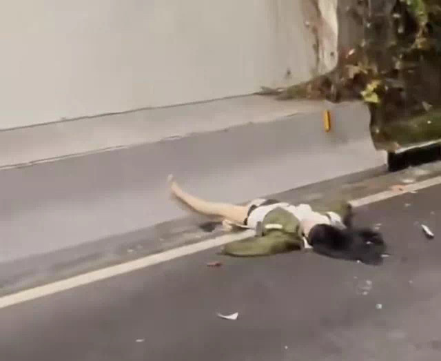 突发，21岁机车男网红在隧道内与逆行翘头摩托车相撞，撞击时速160，2男2女当场死亡！-摩托车隧道车祸