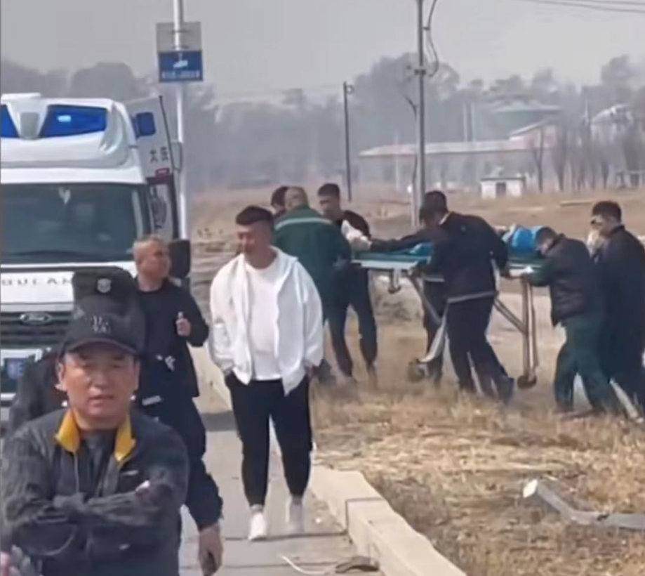 “张雷事件”知情人发声：轮胎脱圈导致失控，侥幸心理不用降速伞-x11 张雷