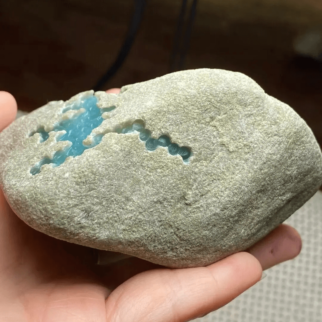 挑选翡翠原石的四大技巧（翡翠原石的知识与技巧）