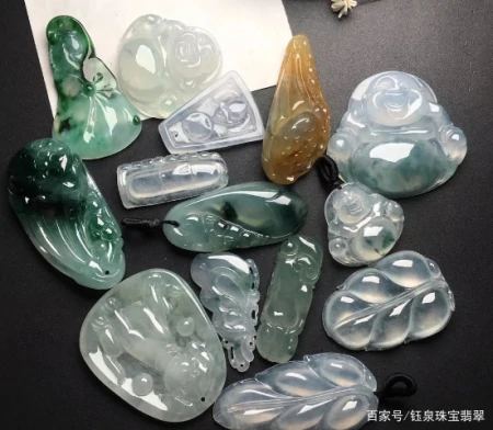 在翡翠市场中，“B货”翡翠不能买，那么它该如何鉴别呢？（翡翠b货属于翡翠吗）
