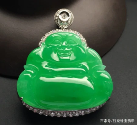 在翡翠市场中，“B货”翡翠不能买，那么它该如何鉴别呢？（翡翠b货属于翡翠吗）