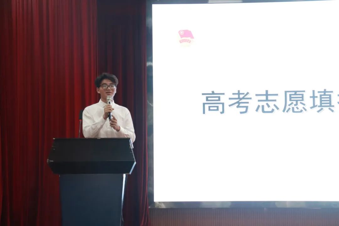 致中塘村的中小学生：炎炎夏日，让我们和红星火一起与科技撞个满怀吧！（中塘祠堂最新消息）