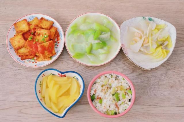 老婆生孩子后，他伺候月子下厨30天，食谱曝光馋哭了……（产妇坐完月子吃什么）