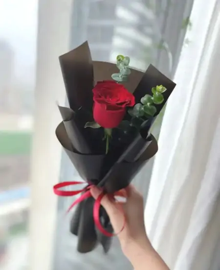 情人节送花，别只想到红玫瑰！（情人节送一朵玫瑰花合适吗?）