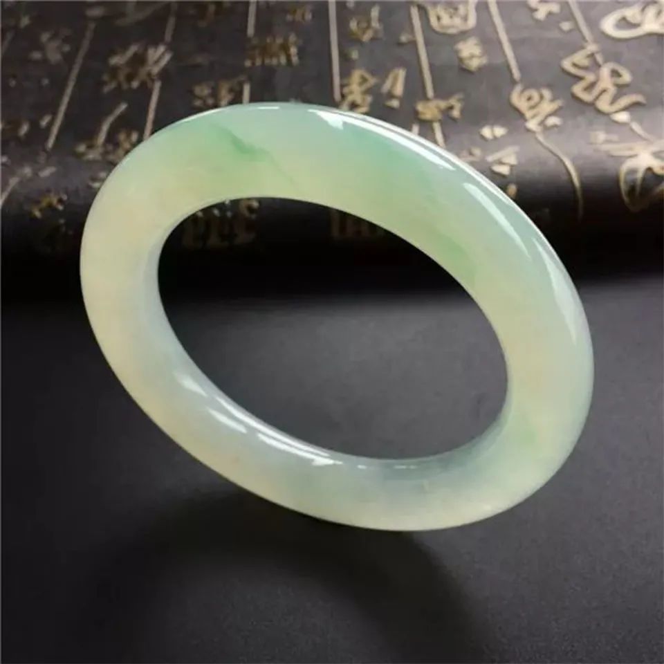 冰种翡翠玉镯的价格如何？冰种翡翠是性价比最高的翡翠吗？-冰种翡翠手镯什么价格