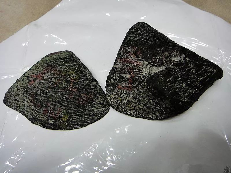 8000买的翡翠赌石，切开后都说是假的，结果出乎意料！-翡翠赌石实战攻略pdf