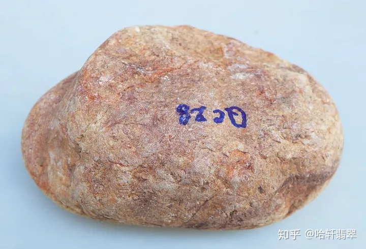 新手跑市场时你应该知道的对翡翠原石进行判断的点！-新手怎样鉴别翡翠原石