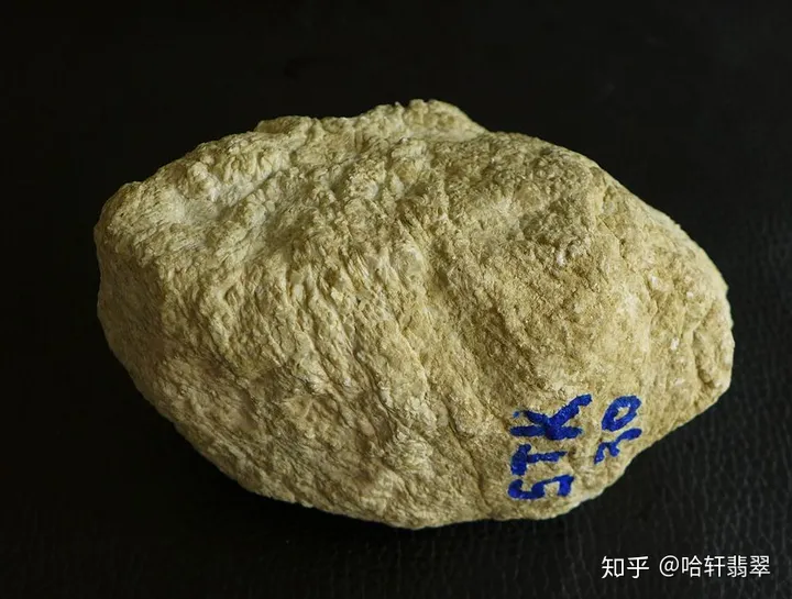 新手跑市场时你应该知道的对翡翠原石进行判断的点！-新手怎样鉴别翡翠原石