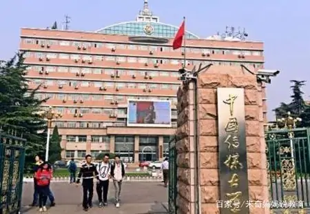 文科生“最适合”报考的8所大学，只要考上前途无量，比理科生强-文科生适合哪个大学考研