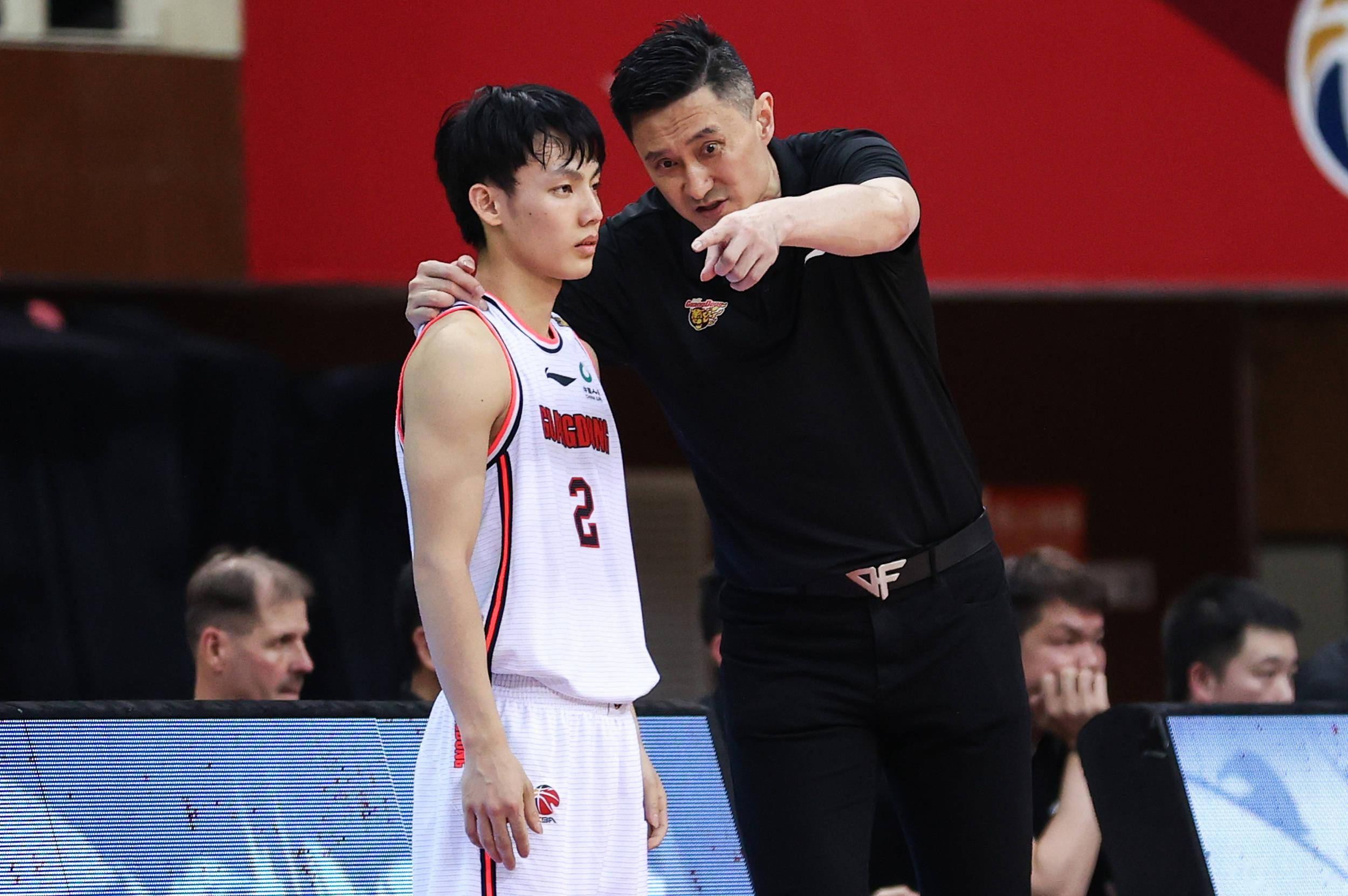 宏远战CBA夏季联赛！徐杰任核心 两新星是最大看点 杜锋率队争冠（广东宏远队徐杰那里人）