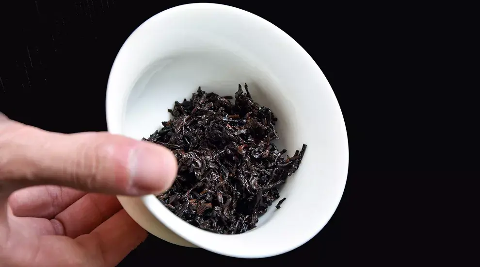 一分钟看懂普洱生茶和熟茶的区别（6.普洱茶生茶与熟茶的区别是什么?）