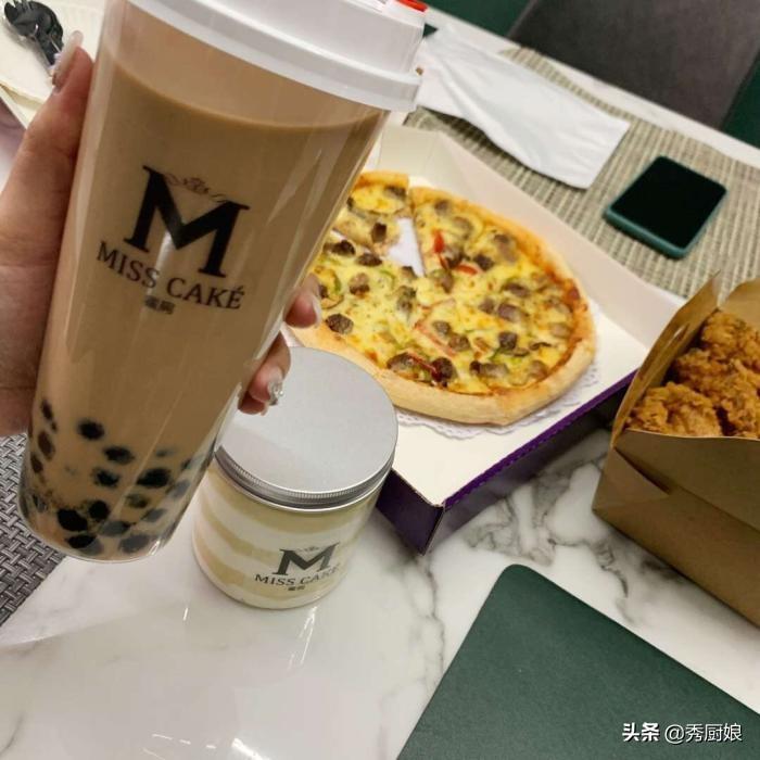 想喝奶茶不用买，教你在家做，1袋牛奶能做三大杯，比买的还好喝（怎么用牛奶制作奶茶）