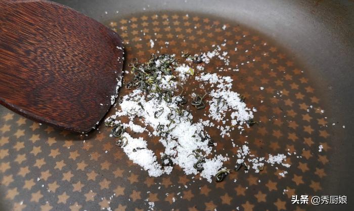 想喝奶茶不用买，教你在家做，1袋牛奶能做三大杯，比买的还好喝（怎么用牛奶制作奶茶）