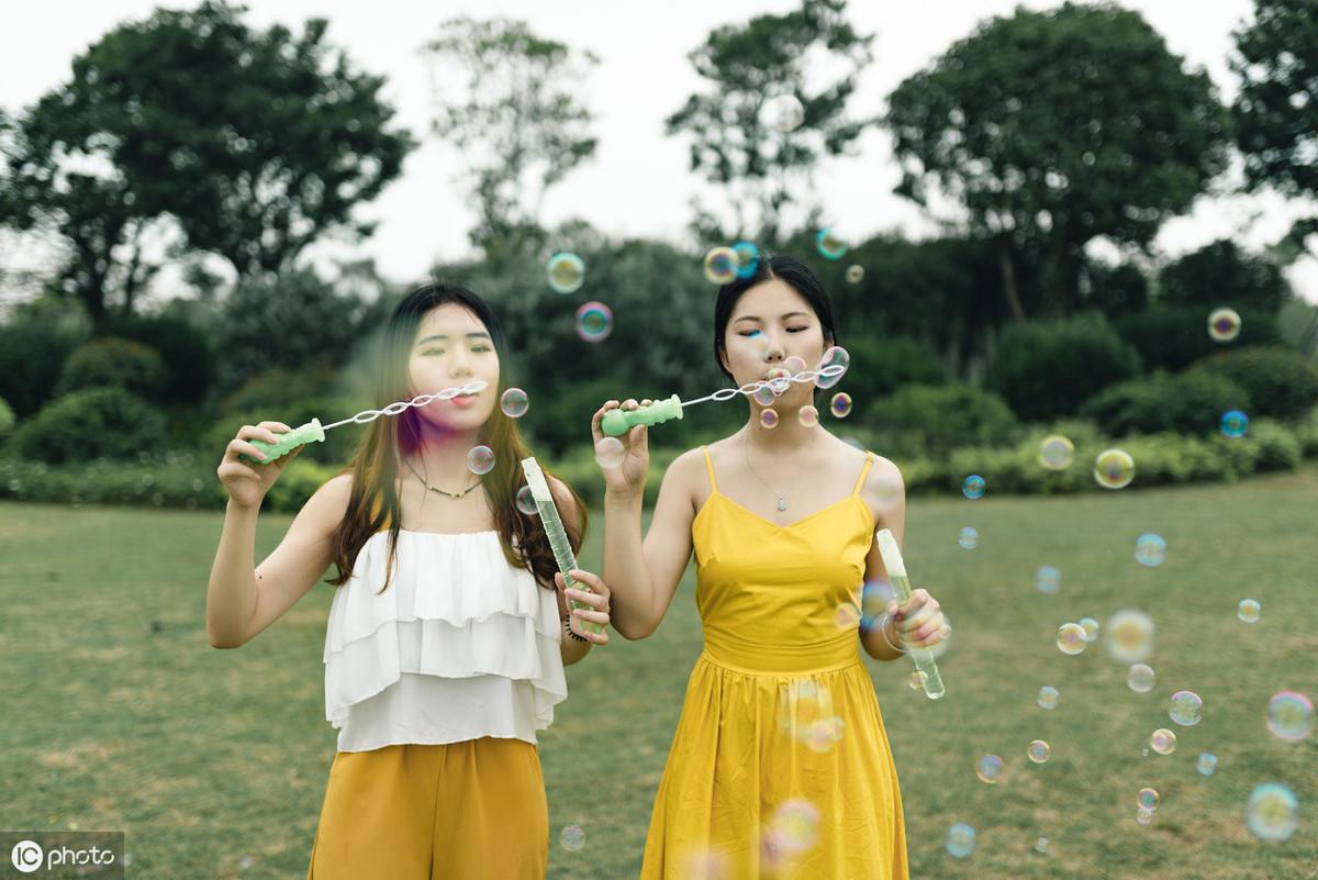 看了ins上10000+人像摄影，我帮你精选了这些闺蜜照，快来抱走-闺蜜照图片4人