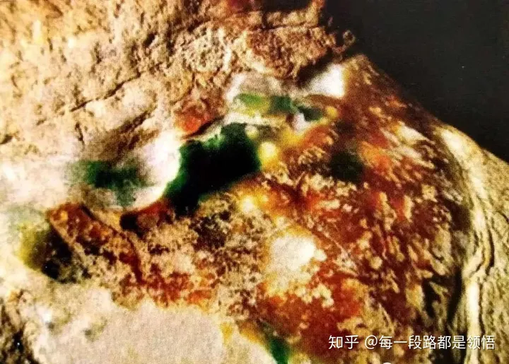 翡翠原石的特征，性质，怎样分辨原石出自哪些场口-翡翠原石怎么鉴别真假视频