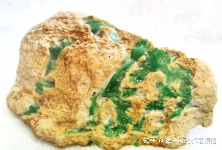 翡翠原石的特征，性质，怎样分辨原石出自哪些场口-翡翠原石怎么鉴别真假视频