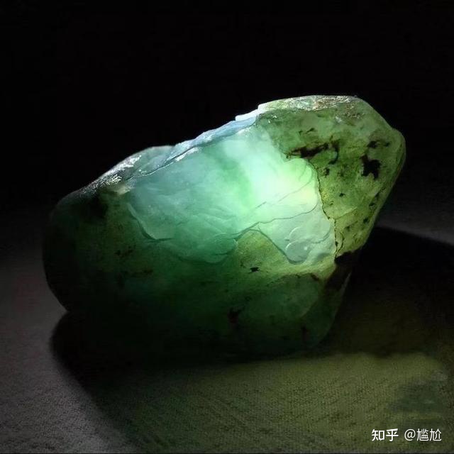 翡翠原石”一般出现在什么地方，在哪里可以捡到翡翠原石？-翡翠原石出在哪里