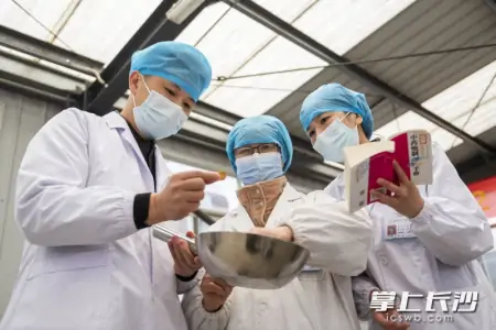 走进制剂室，揭开“如法炮制”神秘面纱丨医院里 你不知道的-如法炮制的释义与举例