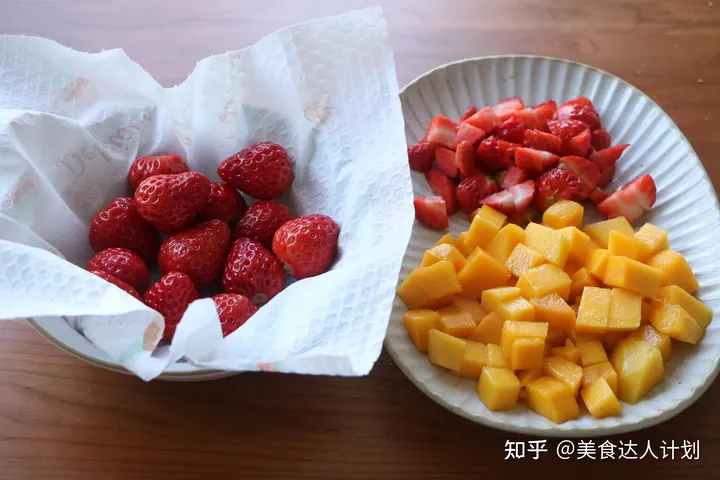 生日蛋糕别买了，教你在家做，不用抹面，简单零失败，健康又好吃（生日蛋糕不用买了,在家也能做,制作简单,好看又好吃!）
