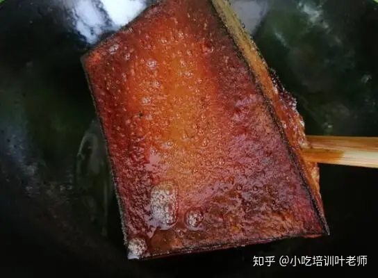 做了30年大厨的爷爷教扣肉做法，简单三步，扣肉肥而不腻越吃越香（扣肉的做法 最正宗的做法视频）
