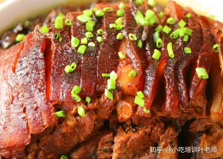 做了30年大厨的爷爷教扣肉做法，简单三步，扣肉肥而不腻越吃越香（扣肉的做法 最正宗的做法视频）