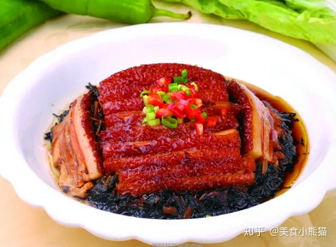 大厨教你正宗扣肉做法，肥而不腻，看得直流口水，在家就能自己做（扣肉最简单快的家常做法大全图片）