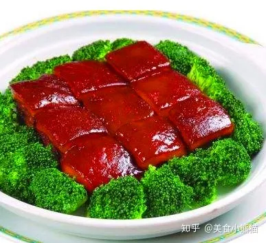 大厨教你正宗扣肉做法，肥而不腻，看得直流口水，在家就能自己做（扣肉最简单快的家常做法大全图片）