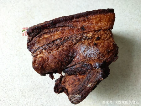 过年蒸梅干菜扣肉，这方法零失手，中间还有整块的香芋，越吃越香（如何蒸梅干菜扣肉）