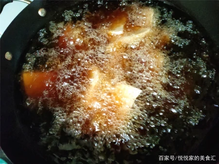 过年蒸梅干菜扣肉，这方法零失手，中间还有整块的香芋，越吃越香（如何蒸梅干菜扣肉）