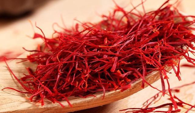 藏红花虽小作用大，4大好处很心动，但3种人要避免（请问藏红花起什么作用）