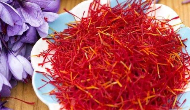 藏红花虽小作用大，4大好处很心动，但3种人要避免（请问藏红花起什么作用）