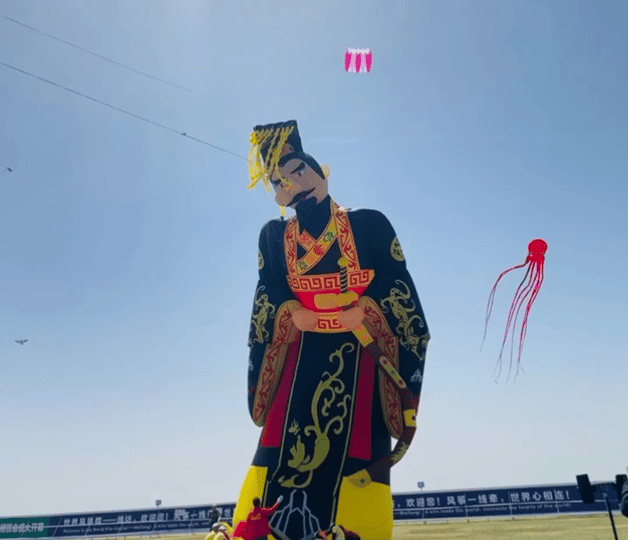 潍坊风筝节创意太有趣了，品牌们也乱入上天battle（2021潍坊风筝节活动）
