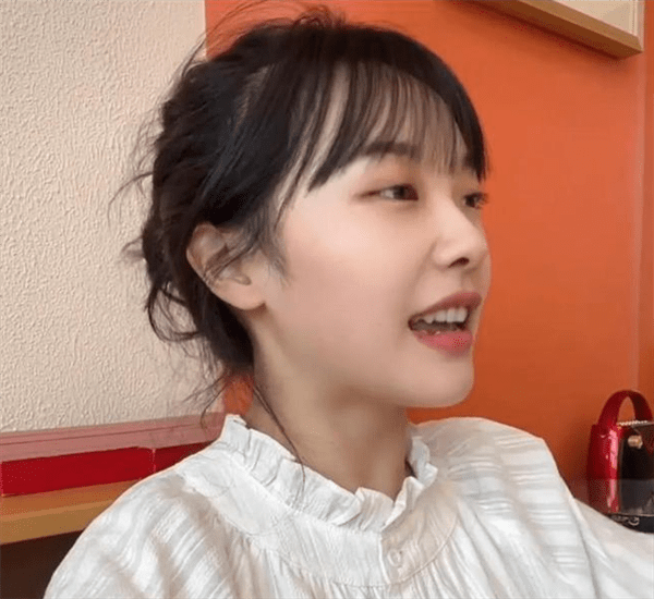 “挖呀挖”黄老师开始转型：素颜遭吐槽 “丑”局长解围-黄老师什么意思
