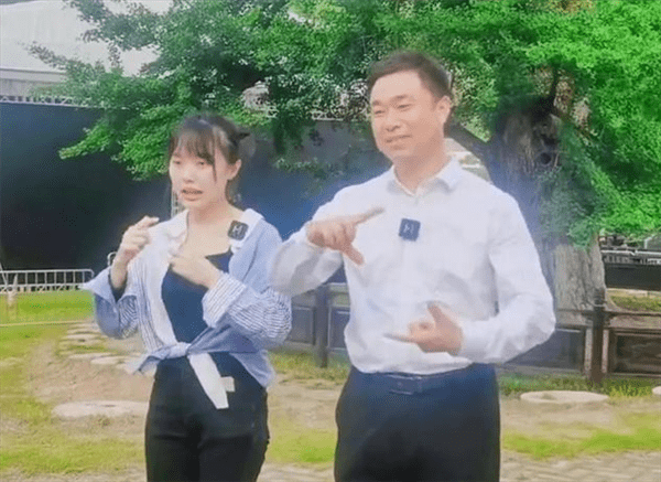 “挖呀挖”黄老师开始转型：素颜遭吐槽 “丑”局长解围-黄老师什么意思