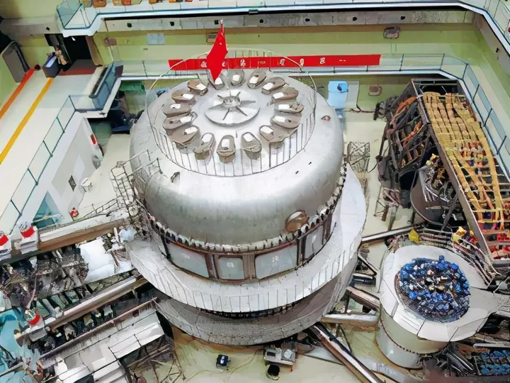 合肥“人造太阳”7000万℃运行超千秒创新纪录，更大的一台建造中（合肥的人造太阳能参观么）