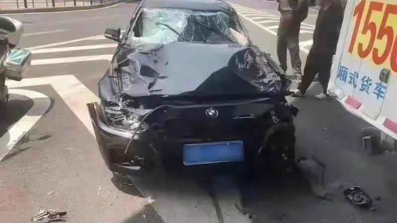 大连开宝马撞死5人男子被执行死刑，为啥让他多活了近两年？（大连开宝马撞人司机被判死刑）