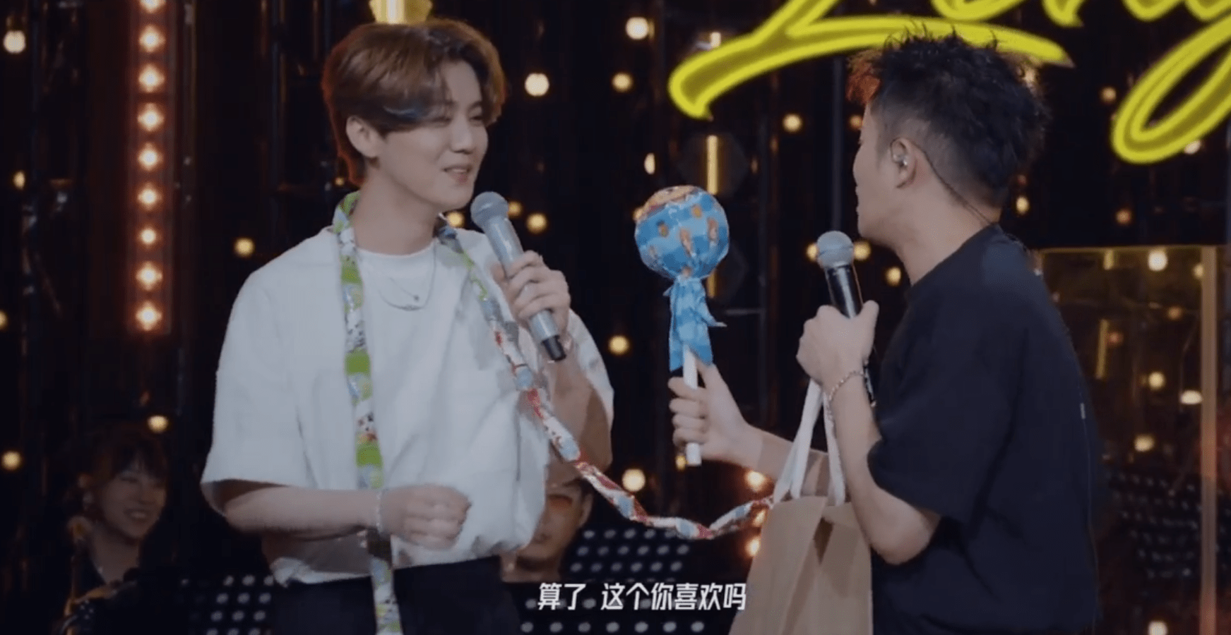 鹿晗让人泪目了！兑现三年前承诺，为医护人员预留演唱会门票-鹿晗演唱会门票价位和位置
