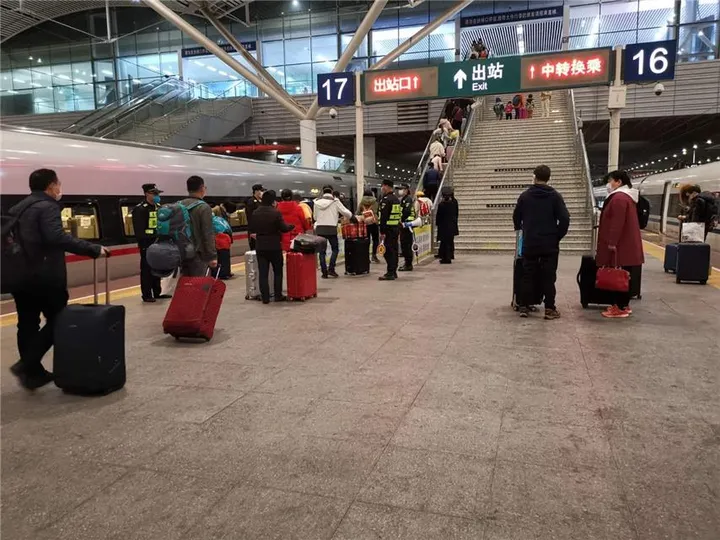 “乘客多了，大伙都忙碌起来了” 深圳交通运输业跑出税务疫情防控“加速度”（深圳交通运输管理局平台）